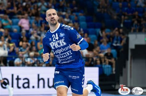 Mario Sostaric a Pick Szeged játékosa lövés közben