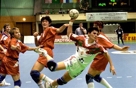 Kocsis Erzsébet kapura lő az 1995-ös női kézilabda-világbajnokság döntőjében