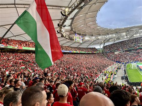 Légifelvétel a Groupama Arénáról egy európai kupameccs estéjén