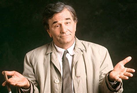 Columbo hadnagy, jellegzetes ballonkabátjában
