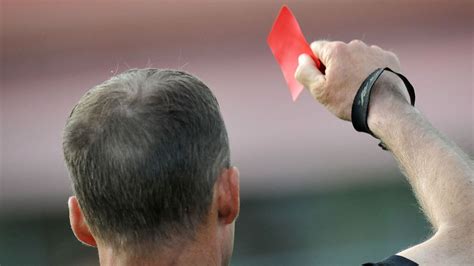 Archív fotó lovas rendőrökről egy foci meccsen