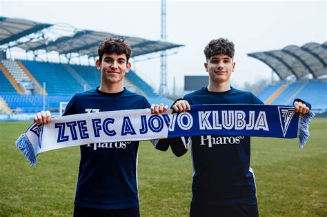 ZTE FC játékosok ünneplik a 3-0-s győzelmet a Mezőkövesd ellen