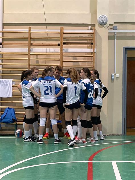 Fiatalok röplabda edzésen