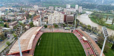 A zenicai Bilino Polje stadion látképe a mérkőzés előtt
