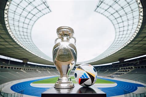 UEFA Európa-bajnokság és Szuperkupa rendezése