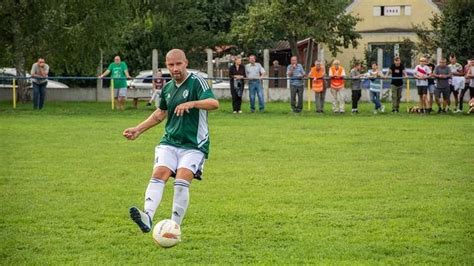 Tiszafüred focicsapat vagy játékos akcióban