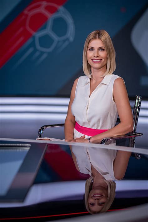 Berkesi Judit portréja, M4 Sport logóval