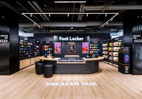 Foot Locker üzlet belseje sneaker kollekcióval