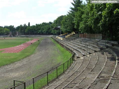 A régi Nagyerdei Stadion bontása Debrecenben