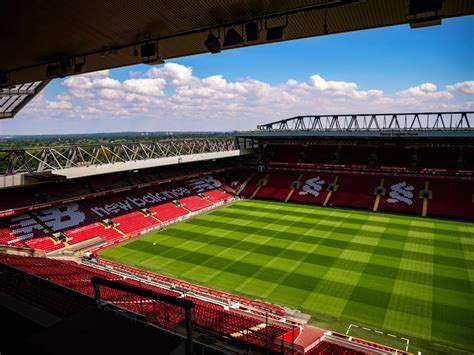 Az Anfield Stadion látképe éjszaka