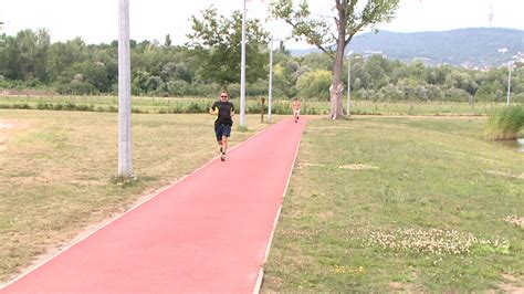 Atléták a futópályán