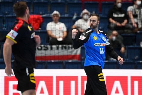 Andreas Wolff, a német férfi kézilabda-válogatott kapusa védés közben