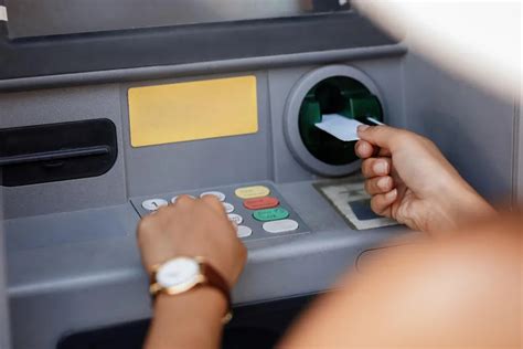 Bankautomaták és csomagautomata-pont