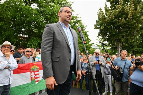 Zsolt István fiatalon, játékvezetői vizsgáján