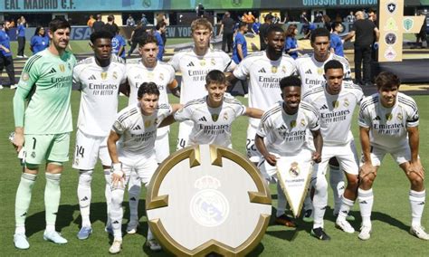 A Real Madrid edzőszettjének részletei és viselése