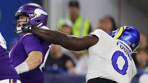 Foul play in American football - Facemask