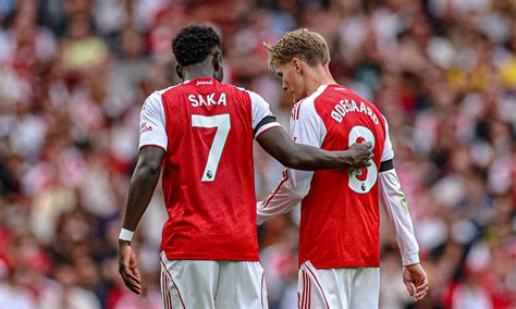 Bukayo Saka és Martin Ødegaard
