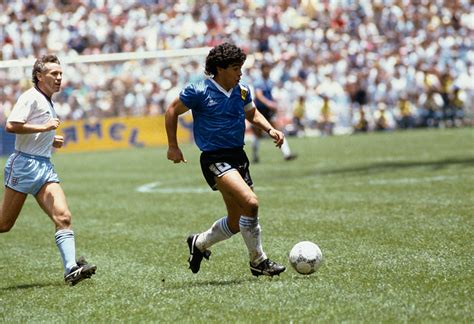 Téma: Diego Maradona ikonikus focicipője az 1986-os VB-ről