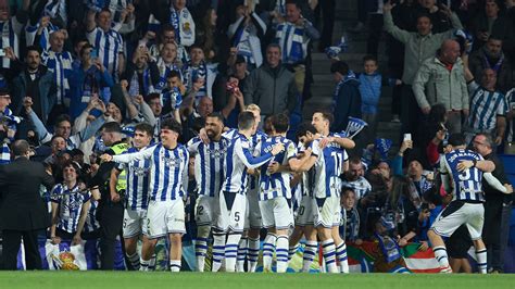 Real Sociedad játékosai ünneplik a Király Kupa győzelmet