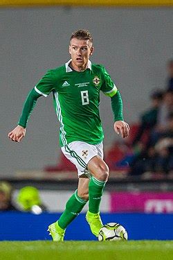Steven Davis, az északír válogatott ikonikus középpályása