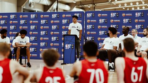 Fiatal kosárlabdázók a Basketball Without Borders táborban