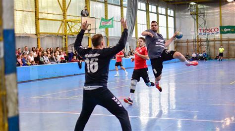 Kézilabdázók a pályán