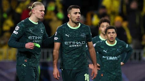 A Manchester City játékosai a Ligakupa trófeával