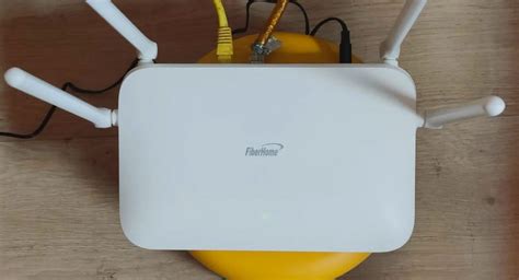 Router alján lévő címke default bejelentkezési adatokkal