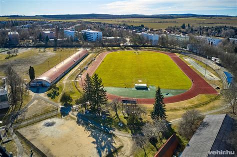 Labdarúgó stadion telt házzal
