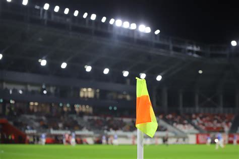 Régi futballmeccs a kezdetekből, korabeli szurkolók