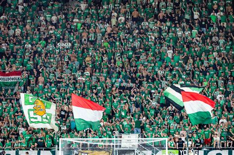 Szurkolók a lelátón