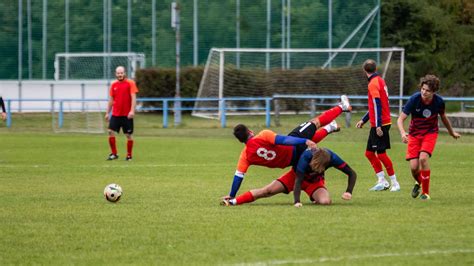 Labdarúgó játékos piros lappal