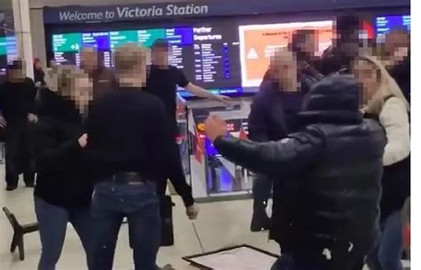 Pánik és menekülés a Manchester Victoria pályaudvaron a robbantás után