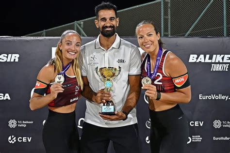 Kun Stefánia és Villám Lilla strandröplabdázók