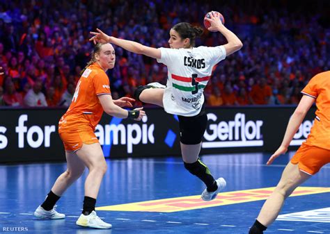 A kézilabda kék lap jelzésének ábrázolása a piros lap kiegészítéseként
