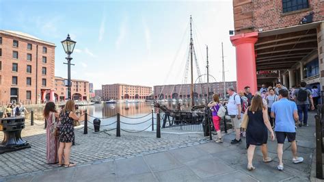 Liverpool buszmegálló az Albert Dock közelében