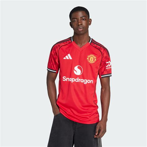 Adidas Manchester United mini focilabda otthoni környezetben