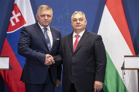 Fico és Orbán Viktor focimeccsen