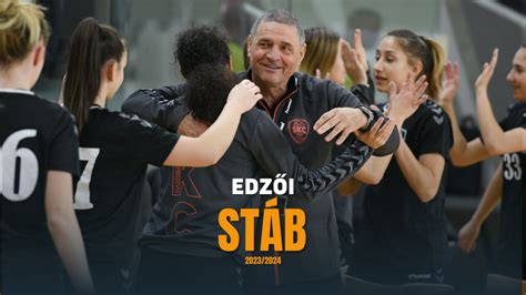 Edzői stáb értekezlet taktikai táblánál