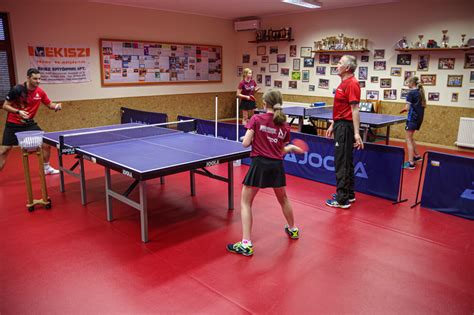 asztalitenisz edzés fiatalokkal
