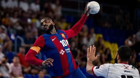 Dika Mem, a Barcelona egyik kulcsjátékosa akcióban