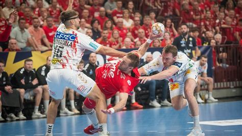 Veszprém és Magdeburg játékosok csata közben