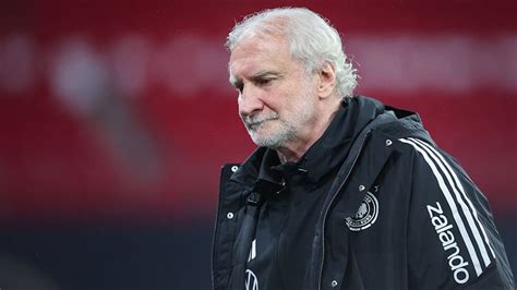 Rudi Völler a belga védők gyűrűjében a nyolcaddöntőben