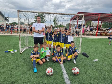 Gyerekek kézilabdáznak diákolimpiai mérkőzésen