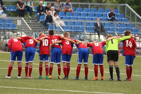 Focizó gyerekek diákolimpiai mérkőzésen