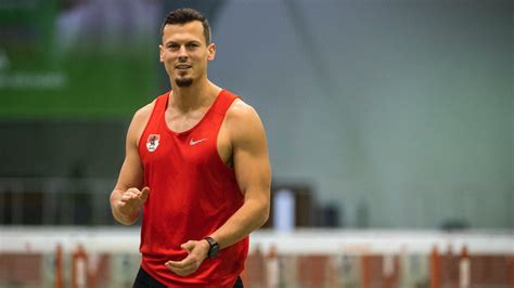 Baji Balázs fiatalon, gátfutás közben