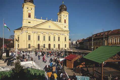 Virágkarneváli menet Debrecen belvárosában