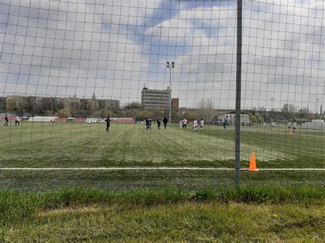 labdarúgó emléktorna és sportpálya hangulata