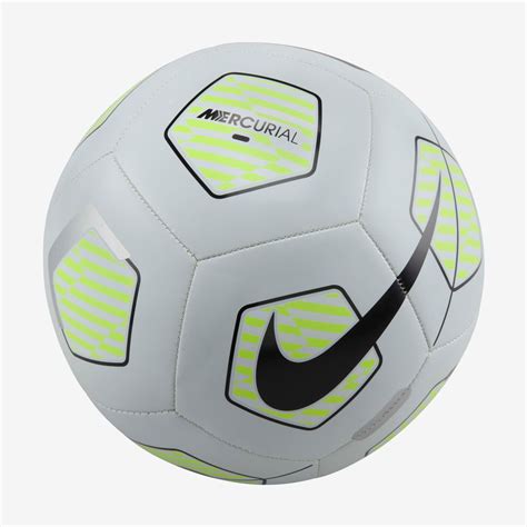 Nike Mercurial Fade és Nike Academy Plus focilabdák