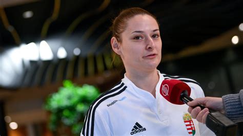 Szikora Melinda fiatalkori portréja